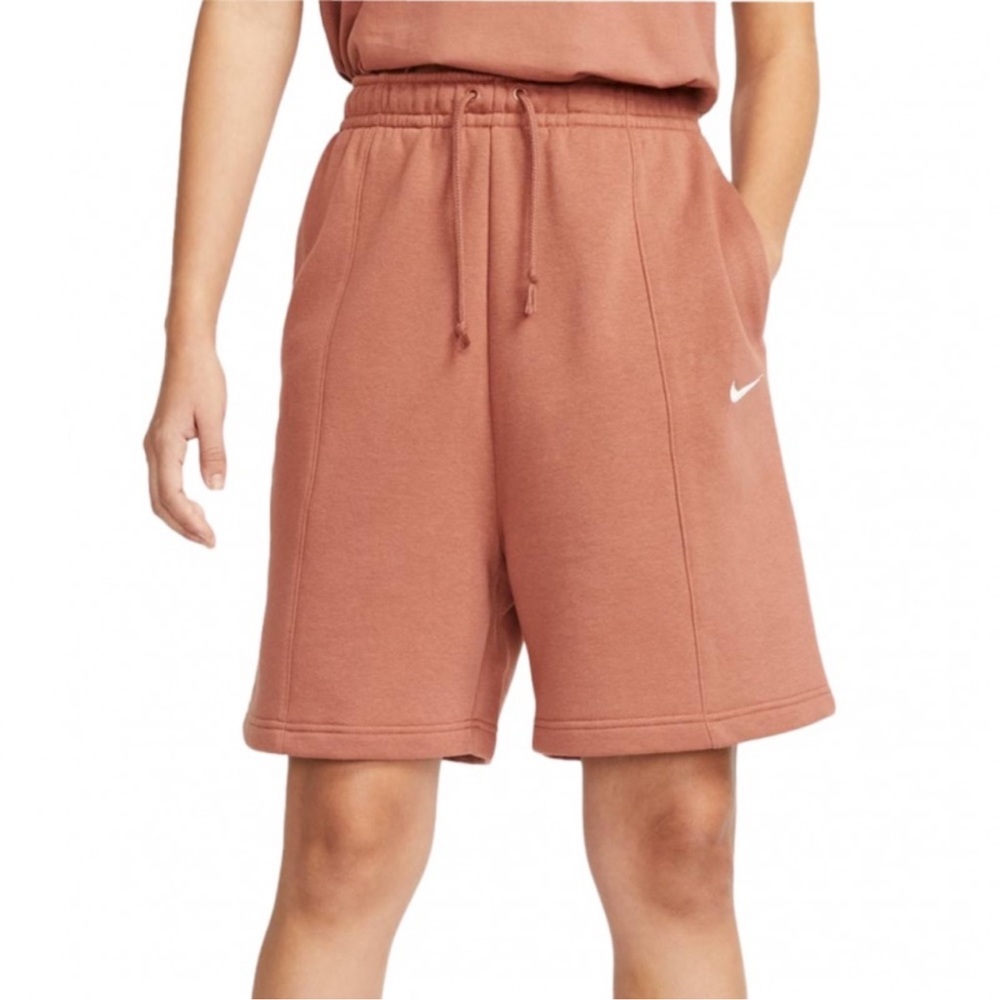 NIKE Woman’s Sportswear Essential shorts